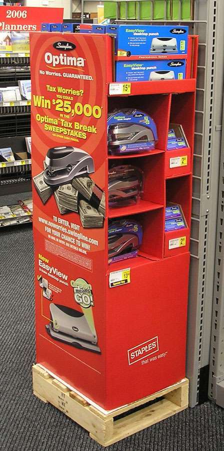Staples Optima Endcap Display